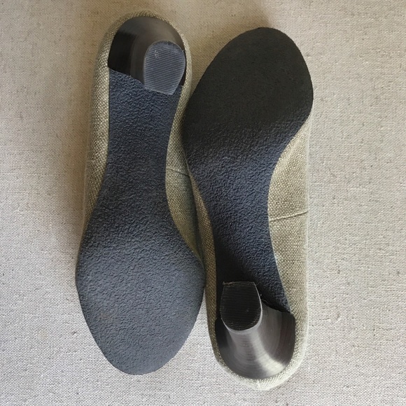 Liz Claiborne Pumps - Picture 4 of 4